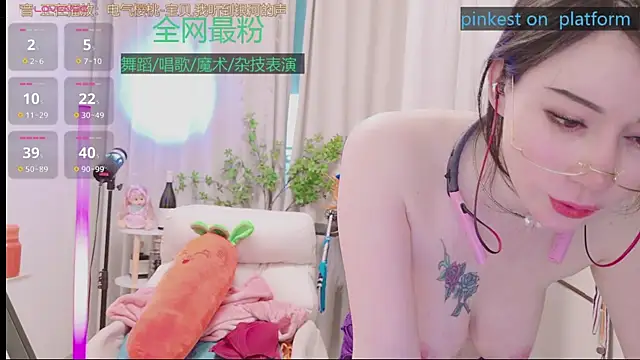 Luck_Lili_ Show in webcam