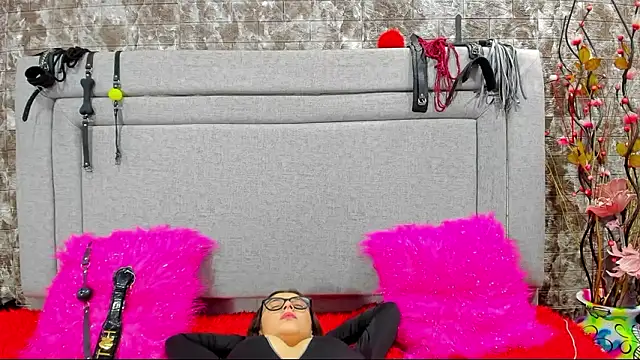 KatyVelvet Adlı Modelin Canlı XXX Sohbeti