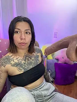 Chat +18 de _antonella_dreamss ao vivo