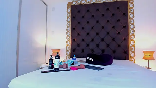 AlinaMilf's Live XXX Chat