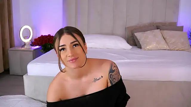 BabbyAisha Adlı Modelin Canlı XXX Sohbeti