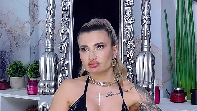 XXX chat uživo modela NightshadeIris