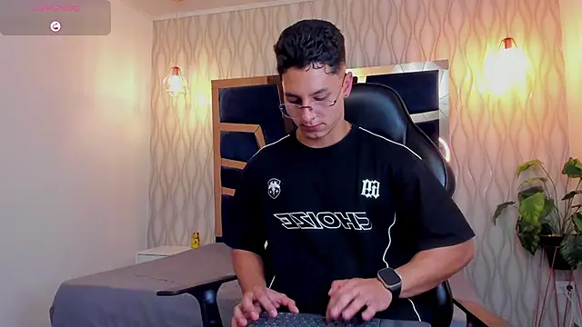 Noah_Clarkkのウェブカメラショー