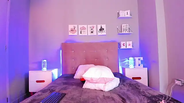 EmilyCoast-1's Webcam Show