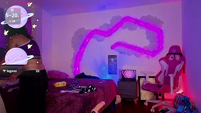 larah_uwuのライブXXXチャット