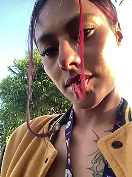 Chat +18 de Emily-Fire ao vivo