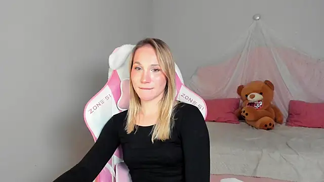 Chat XXX en directo de ElaraVoltage