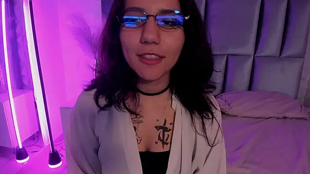 XXX chat uživo modela HollyPeach