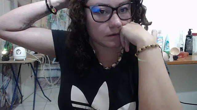 curly_greeneyed Chat XXX live