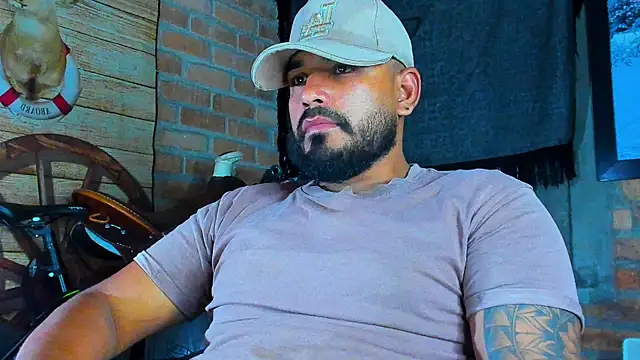 dominic_jonson Show in webcam