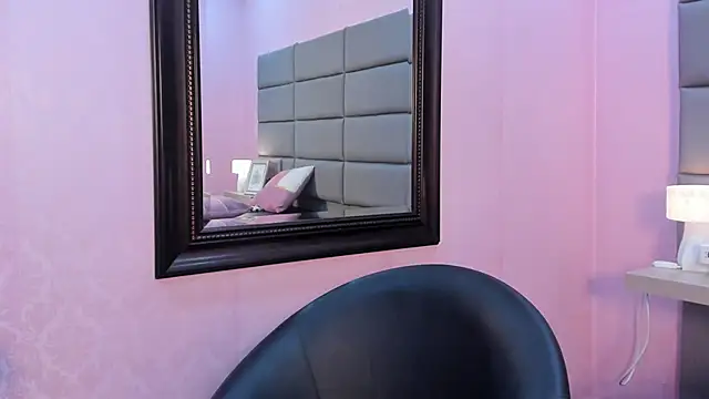 Helenn_Moore 即時 XXX 聊天