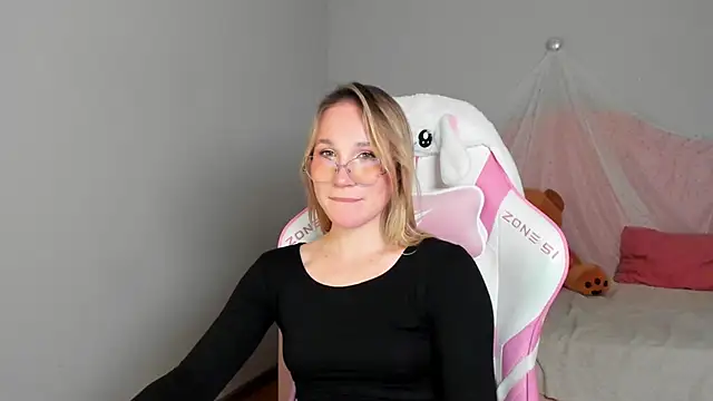 ElaraVoltage: онлайн-секс-чат