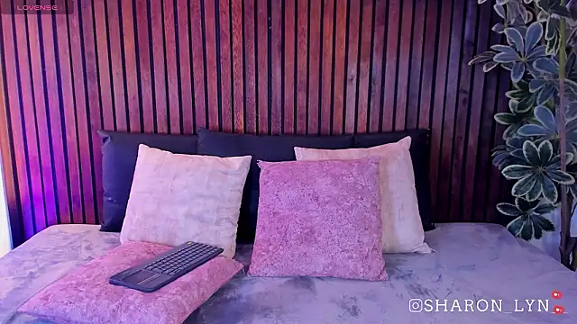 Czat XXX na żywo – SharonLyn_