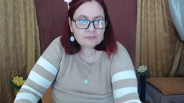 PlayfullMature's Live XXX Chat