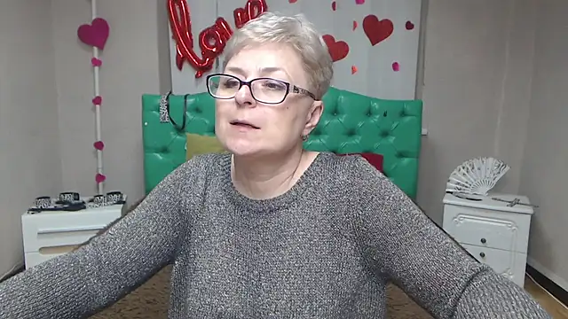 EmiliaGree Chat XXX live