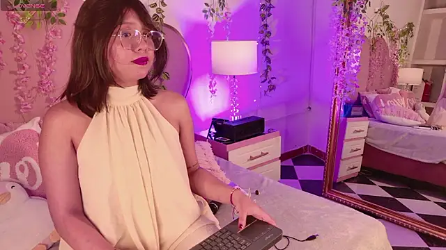 Lauuu2007 live XXX chat