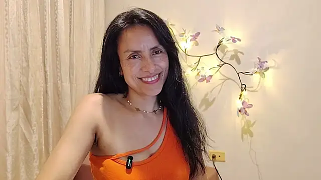 Bella_Exhibition élő XXX-chatje