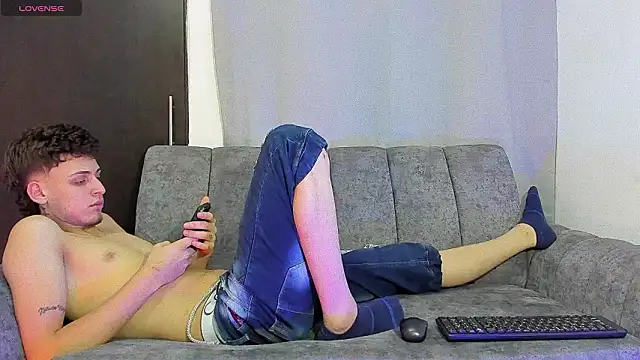 Two_sexboys Adlı Modelin Canlı XXX Sohbeti