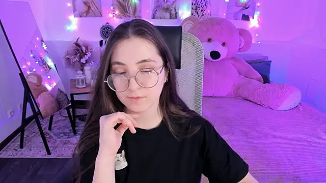 VirtuallVoyant élő XXX-chatje