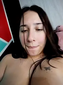 Mysticdooll69 élő XXX-chatje