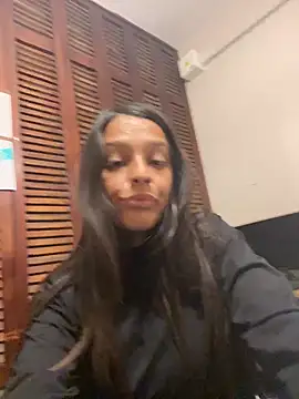 OrianaXclusive: διαδικτυακό σόου στην κάμερα