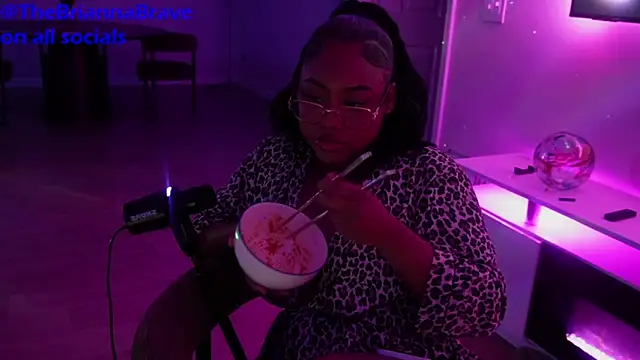 BriannaBrave's Live XXX Chat