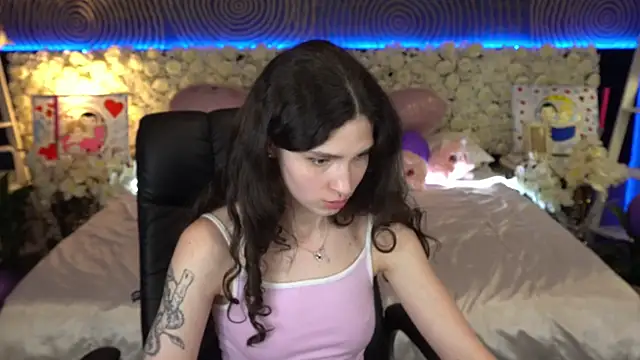 BabyFlowerr Adlı Modelin Canlı XXX Sohbeti