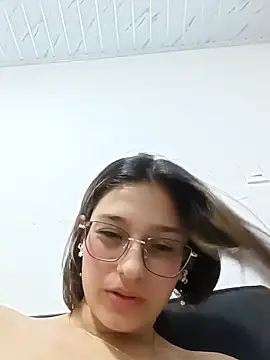 Ary-18 Adlı Modelin Canlı XXX Sohbeti