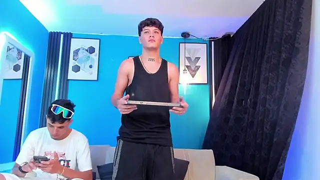 Chat +18 de KingOfHeavens_2 ao vivo