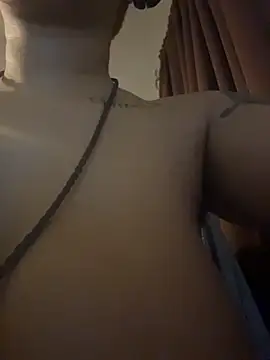 Chat +18 de nickytheehawtie ao vivo