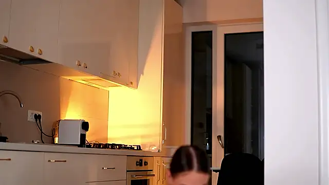 ElaraShine's Live XXX Chat