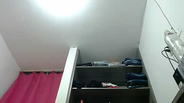 nicolle_milf1978 Obrolan Langsung XXX