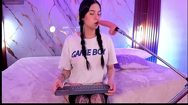 EmmiicuteのライブXXXチャット