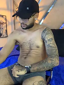 Show modela KyleJoss30 na web-kameri