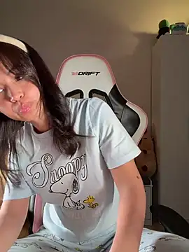 Adriennesexxx's Live XXX Chat