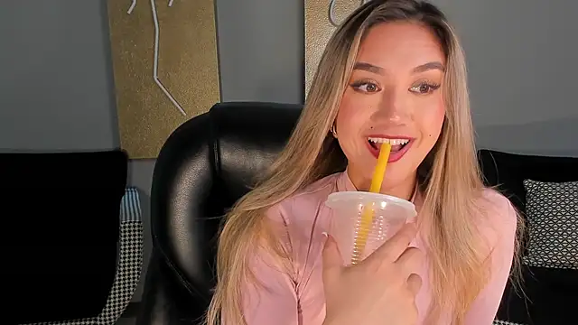 RebeccaHudson Adlı Modelin Canlı XXX Sohbeti