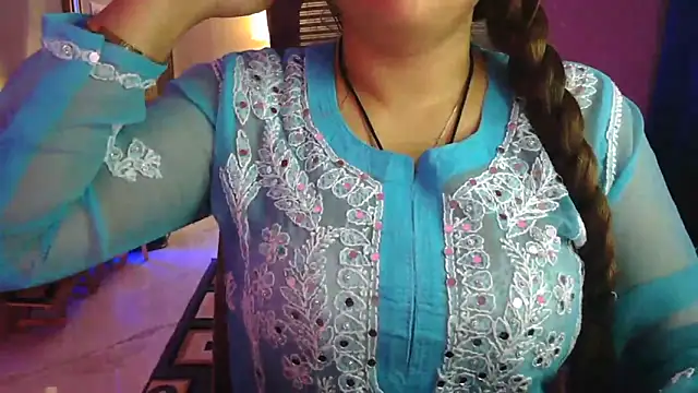 Mitikaa's Live XXX Chat