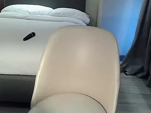 lovelynie123 Adlı Modelin Canlı XXX Sohbeti