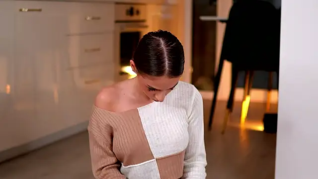 ElaraShine Chat XXX in diretta