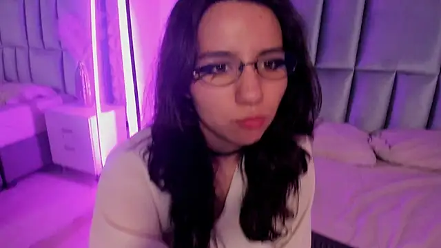 HollyPeach Adlı Modelin Canlı XXX Sohbeti