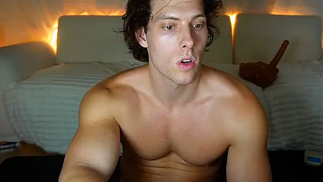 alex_islivee: διαδικτυακό σόου στην κάμερα