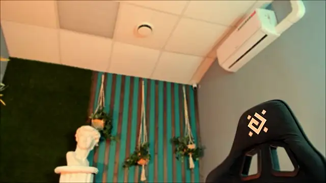 EllieFoxy Live XXX-chat