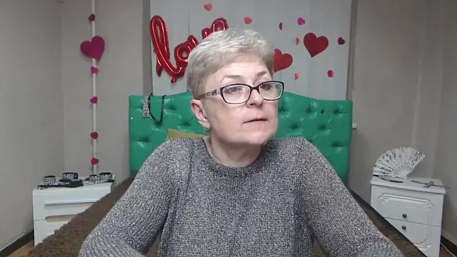 EmiliaGree live XXX chat