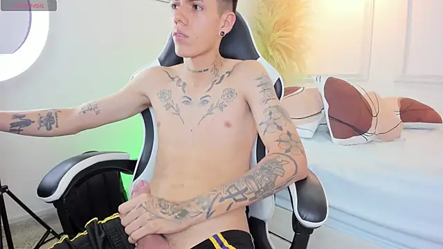 Tommy_valverde's Webcam Show