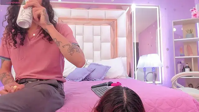 Chat XXX en directo de Goldentemptation_