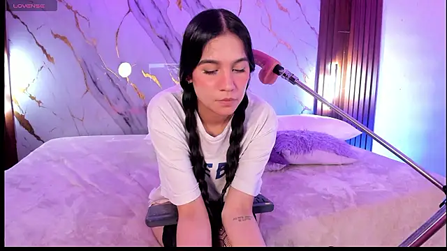 دردشة Emmiicute الجنسية المباشرة