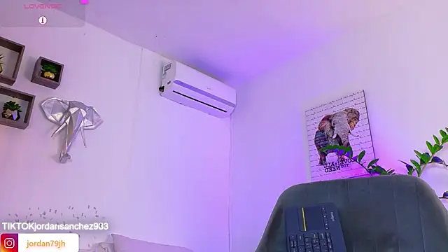 Czat XXX na żywo – JordanSmiith_