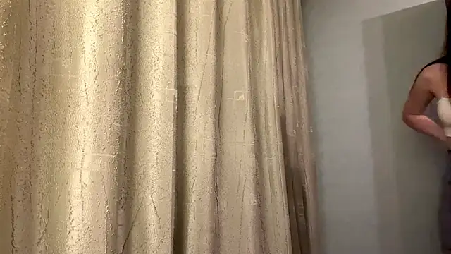 Adel_strongwoman – Naživo XXX chat