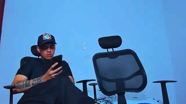 Thomas-Wil Adlı Modelin Web Kamerası Şovu