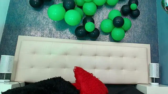 แชท XXX สดของ Cloeandtyfanny